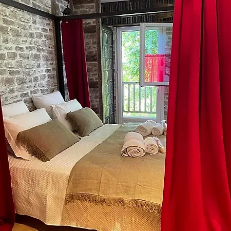 Le Maine N 5 - Angouleme - Harry Potter Bed & Breakfast 3*